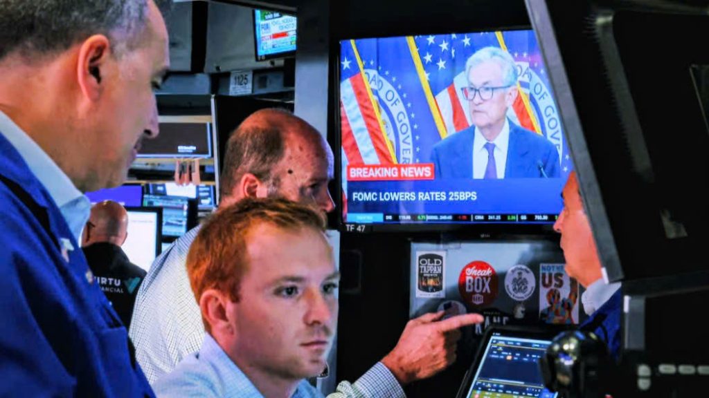 Fed giảm lãi suất lần thứ 5 liên tiếp, thị trường toàn cầu biến động